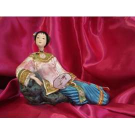 DAMA CHINA DE LA ESPERA