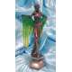 MUJER ART DECO CON CHAL VERDE-VERONESE STUDIO