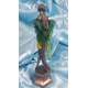 MUJER ART DECO CON CHAL VERDE-VERONESE STUDIO