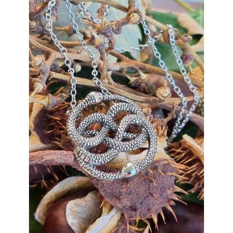 EL COLGANTE AURYN DE LA HISTORIA INTERMINABLE