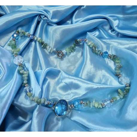 COLLAR DE AGUAMARINA CON PIEDRA CENTRAL