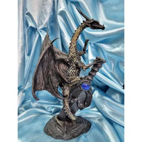 DRAGON CON ESPADA DE LA VERDAD