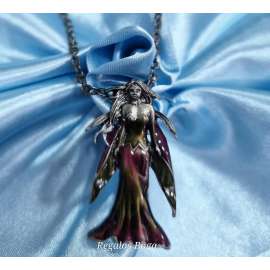 COLGANTE DARK QUEEN-JESSICA GALBRETH