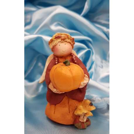 ANGEL DEL MES DE NOVIEMBRE-ANNEKA BOUKE