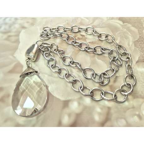 COLLAR LARGO DE CADENA GRUESA CON MEDALLÓN DE CRISTAL FACETADO