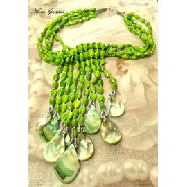COLLAR ETNICO CON CUENTAS VERDES