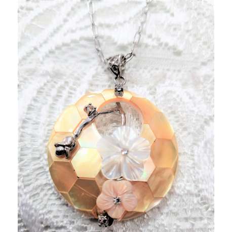 COLGANTE DE MADREPERLA CON CADENA DE ACERO