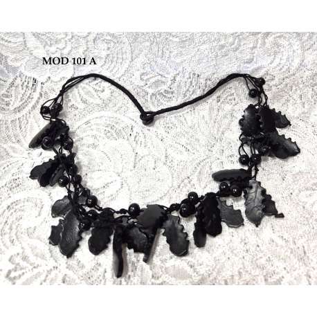 COLLAR ÉTNICO DE MADERA